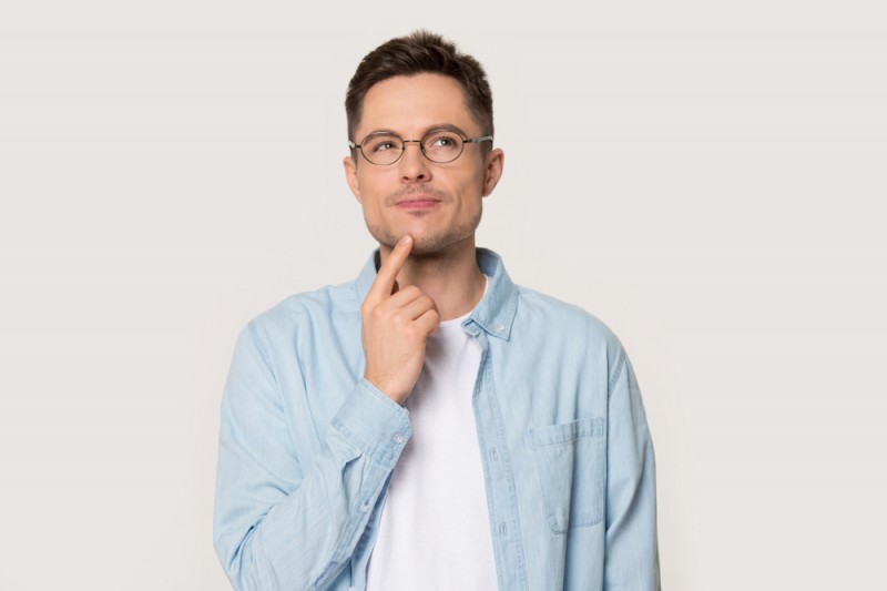 Implant dentar vs Proteză dentară: Ce să aleg?